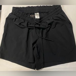 Mondetta performance luxury shorts black size LARGE